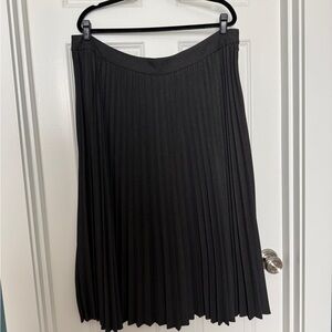 LOFT Charcoal A-Line Pleated Skirt